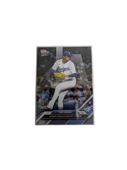 2025 Topps Los Angeles Dodgers Roki Sasaki signs with Dodgers Card