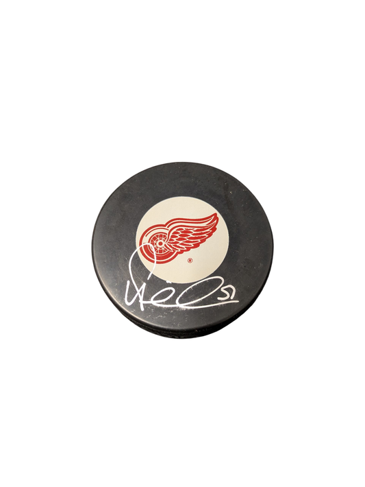 Triple Gold Club Detroit Red Wings Valterri Filppula signed NHL Puck